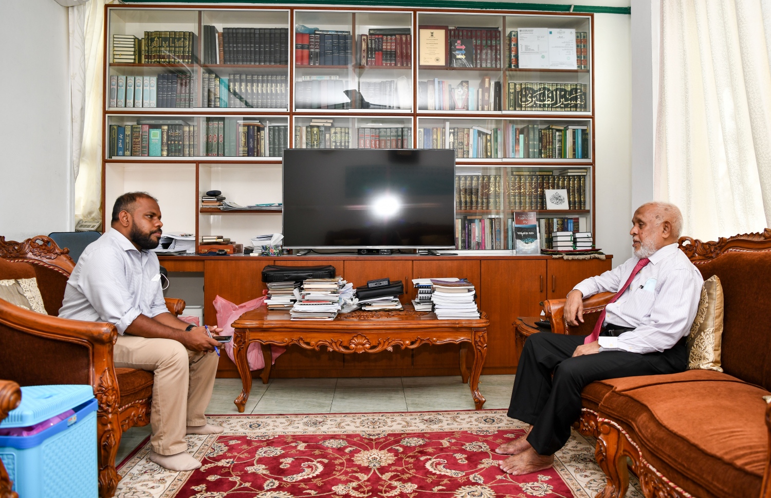 ޝައިހު ރަޝީދު މިދިޔަ އާދިއްތަ ދުވަހު "މިހާރު" އަށް އިންޓަވިއު ދެއްވަނީ.---ފޮޓޯ: ފަޔާޒު މޫސާ/ މިހާރު