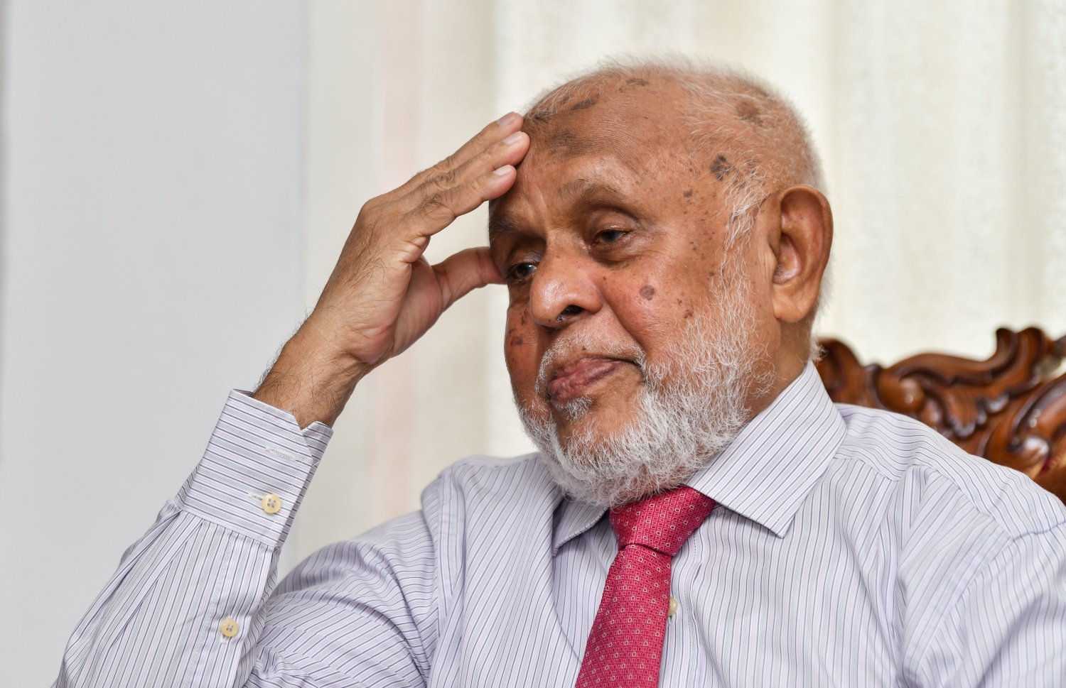 ޝައިހު ރަޝީދު "މިހާރު" އާ ކުރިން ވާހަކަ ދައްކަވަނީ: ފަތުވާ މަޖިލިހުގެ ރައީސްގެ މަގާމުގައި ހުންނެވިޔަސް އެހެން މެމްބަރުން ހަމަނުކުރައްވާތީ ހުންނެވީ މަސައްކަތެއް ނެތިފައި.---ފައިލް ފޮޓޯ: މިހާރު