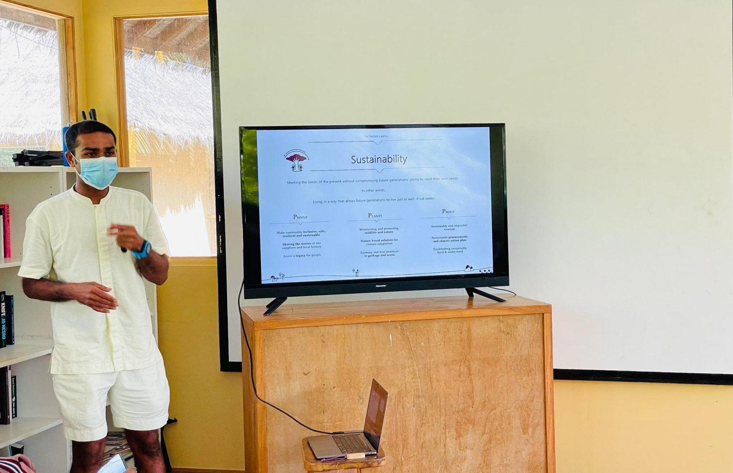 ސިކްސް ސެންސަސް އިން ތިމާވެށީގެ މައުލޫމާތު ހިއްސާ ކުރަނީ. ލ އަތޮޅާ ގުޅޭ ގިނަ ދިރަސާތަކެއް ސިކްސް ސެންސަސް އިން އަންނަނީ ކުރަމުން--ފޮޓޯ:މިހާރު