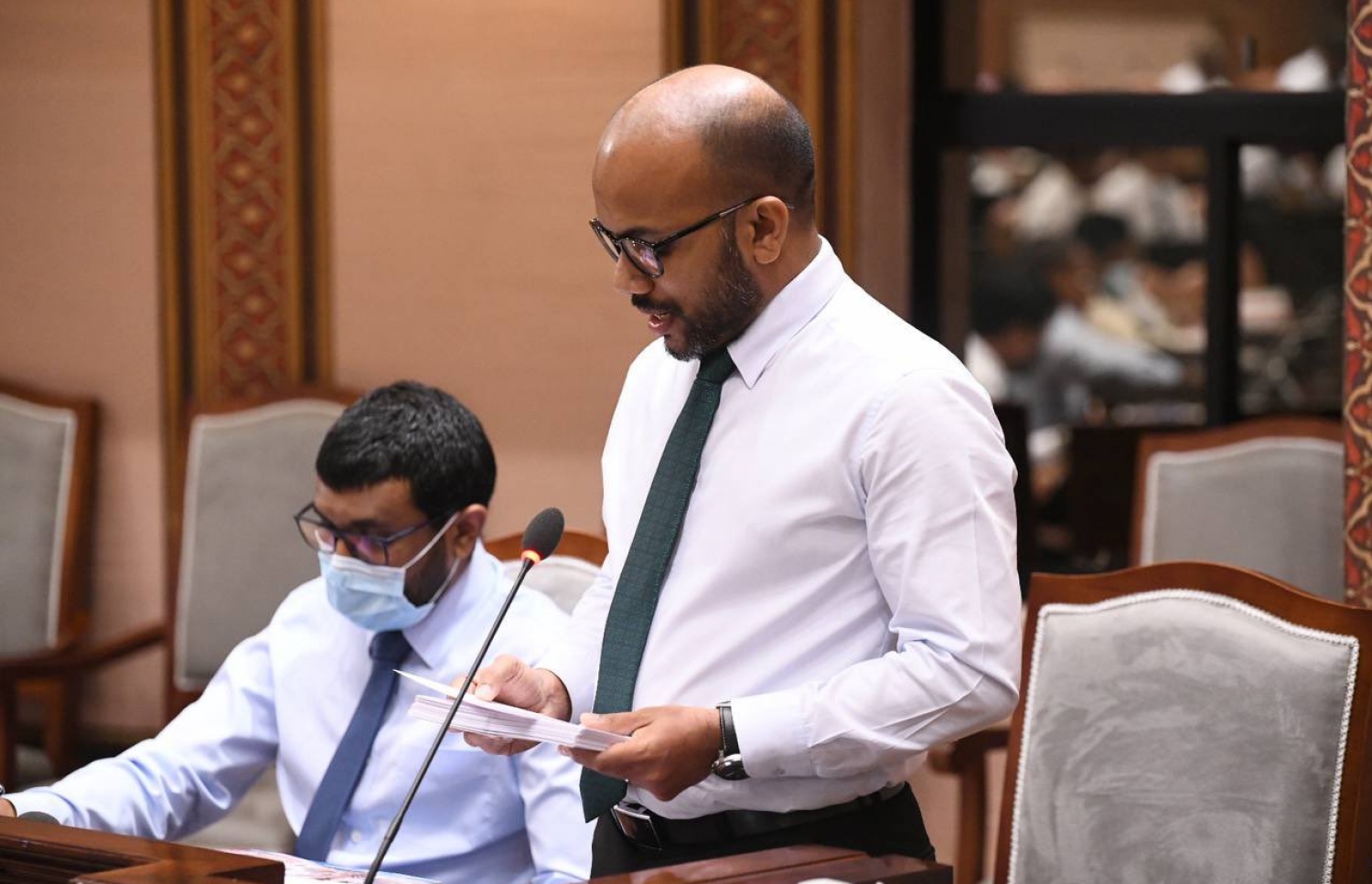 ފިނޭންސް މިނިސްޓަރު އަމީރު، ރައްޔިތުންގެ މަޖިލީހުގެ މިއަދުގެ ޖަލްސާގައި ބަޖެޓު ހުށަހަޅުއްވައިދެއްވަނީ.-- ފޮޓޯ: މަޖިލިސް