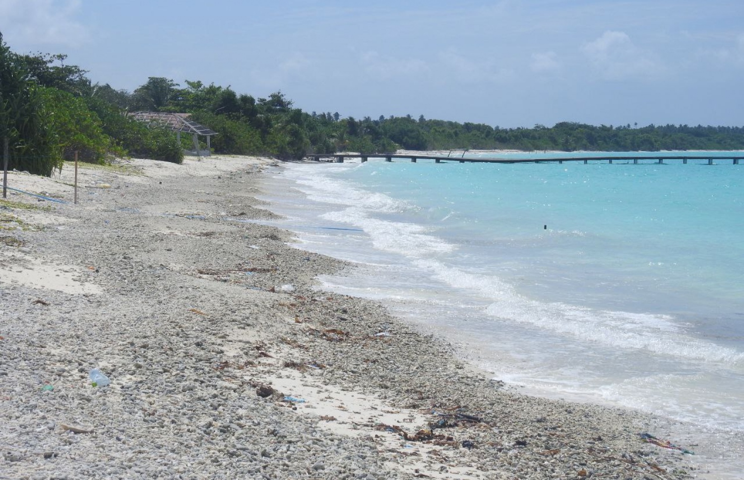 ކެލާގެ ބީޗުގެ ސަރަހައްދެއް މިހާރު އޮތް ގޮތް: ކުރިން ހިމުން ދޮންވެލި އޮތް މިތަނުގައި މިހާރު މުޅިން ވެސް އޮތީ އަކިރި -- ފޮޓޯ: އަބްދުﷲ އިންފާޒު