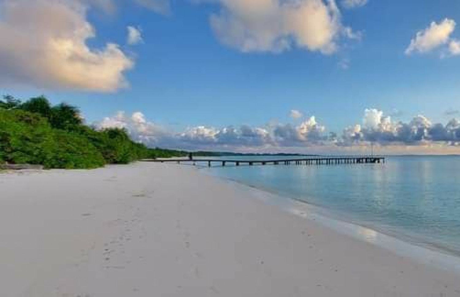 ކެލާގެ ބީޗުގެ ސަރަހައްދެއް ކުރިން އޮތް ގޮތް: ކުރިން ހިމުން ދޮންވެލި ހުއްޓަސް މިތަނުގައި މިހާރު މުޅިން ވެސް ހުރީ އަކިރި -- ފޮޓޯ: އަބްދުﷲ އިންފާޒު