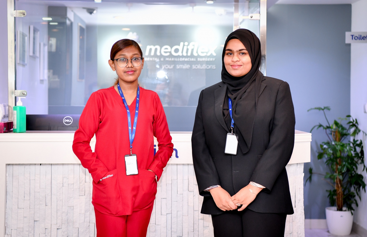 މާލެ- ނޮވެމްބަރު 1، 2021: މެޑިފްލެކްސް އާއި ސްމާޓް ޑެންޓާ ގުޅިގެން ރާއްޖެއަށް ތައާރަފު ކުރި ކެޑްކެމް ޑިޖިޓަލް ލެބް، މެޑިފްލެކްސް ޑެންޓަލް ކްލިނިކްގައި ގާއިމްކޮށްފައިވާ ކެޑްކެމް ޑިޖިޓަލް ލެބް މެދުވެރިކޮށް ދަތްތަކަށް ބޭނުންވާ "ކްރައުން" އާއި "ބްރިޖް" އާއި "ޑެންޗާ"ތަކާއި "ރިޓެއިނާ" ފަދަ ތަކެތި ކުޑަ ވަގުތުކޮޅެއްގެ ތެރޭގައި ހަދައިލެވޭ--. ފޮޓޯ: ނިޝާން އަލީ/ މެޑިފްލެކްސް