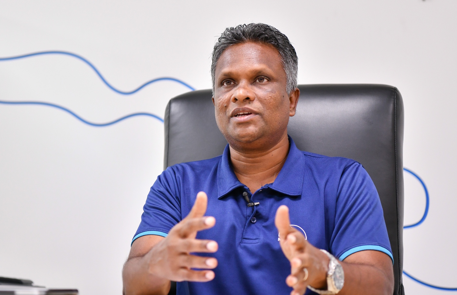 މާލޭގެ މޭޔަރު، އެމްޓީސީސީގެ ކުރީގެ މެނޭޖިން ޑިރެކްޓަރު އާދަމް އާޒިމް "މިހާރު" އާ ވާހަކަ ދައްކަވަނީ: އޭނާ ވިދާޅުވީ، ކުންފުނިތަކުގެ ހިންގުމަށް ބޭނުންވަނީ ގާބިލް ސީއީއޯ އިން ކަމަށް -- ފައިލް ފޮޓޯ: ފަޔާޒް މޫސާ/ މިހާރު