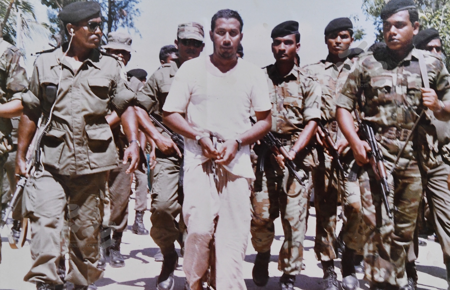 ހަމަލާ ނާކާމިޔާބުވެ، ޕްރޮގްރެސް ލައިޓްގައި ފިލައިގެން ދަނިކޮށް ކަނޑުމަތިން އަތުލައިގަތް ހަމަލާގެ އެއް މޭސްތިރި ސަގަރު އަހުމަދު ނާސިރު މާލެ ގެންނަނީ