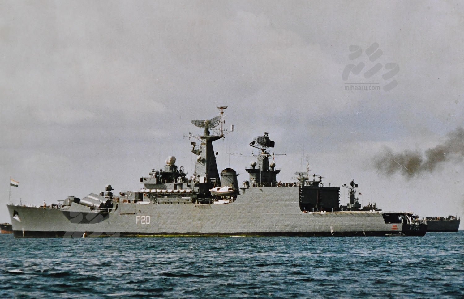 ނޮވެމްބަރު ތިން ވަނަ ދުވަހުގެ ހަމަލާ އިން ސަލާމަތް ވުމަށް ދިވެހި ސަރުކާރުން އިންޑިއާގައި އެދުމުން އިންޑިއާ އިން ހަތިޔާރާއި ސިފައިންނާ އެކު ފޮނުވި ދެމަނަވަރު. ކައިރީގައި އޮތީ ގޯދާވަރީ. ގައިޑެޑް މިސައިލް ފްރިގޭޓްގެ ބާވަތުގެ 126 މީޓަރުގެ ދިގު މި މަނަވަރަކީ ރާއްޖެ އިން ރަހީނުކޮށްގެން ދިޔަ ޕްރޮގްރެސް ލައިޓް އަތުލައިގަތް މަނަވަރު. މިއީ ސާބަސް ހައްގު އޮޕްރޭޝަނެއް.