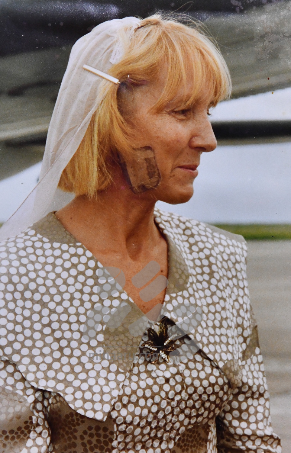 ނޮވެމްބަރު 3. 1988: ބާގީން ފިލައިގެން ދަމުން ގެންދިޔަ ރަހީނެއް، މިނިސްޓަރު މުޖުތަބާގެ އަބިކަނބަލުން --. ފޮޓޯ: ހަވީރު