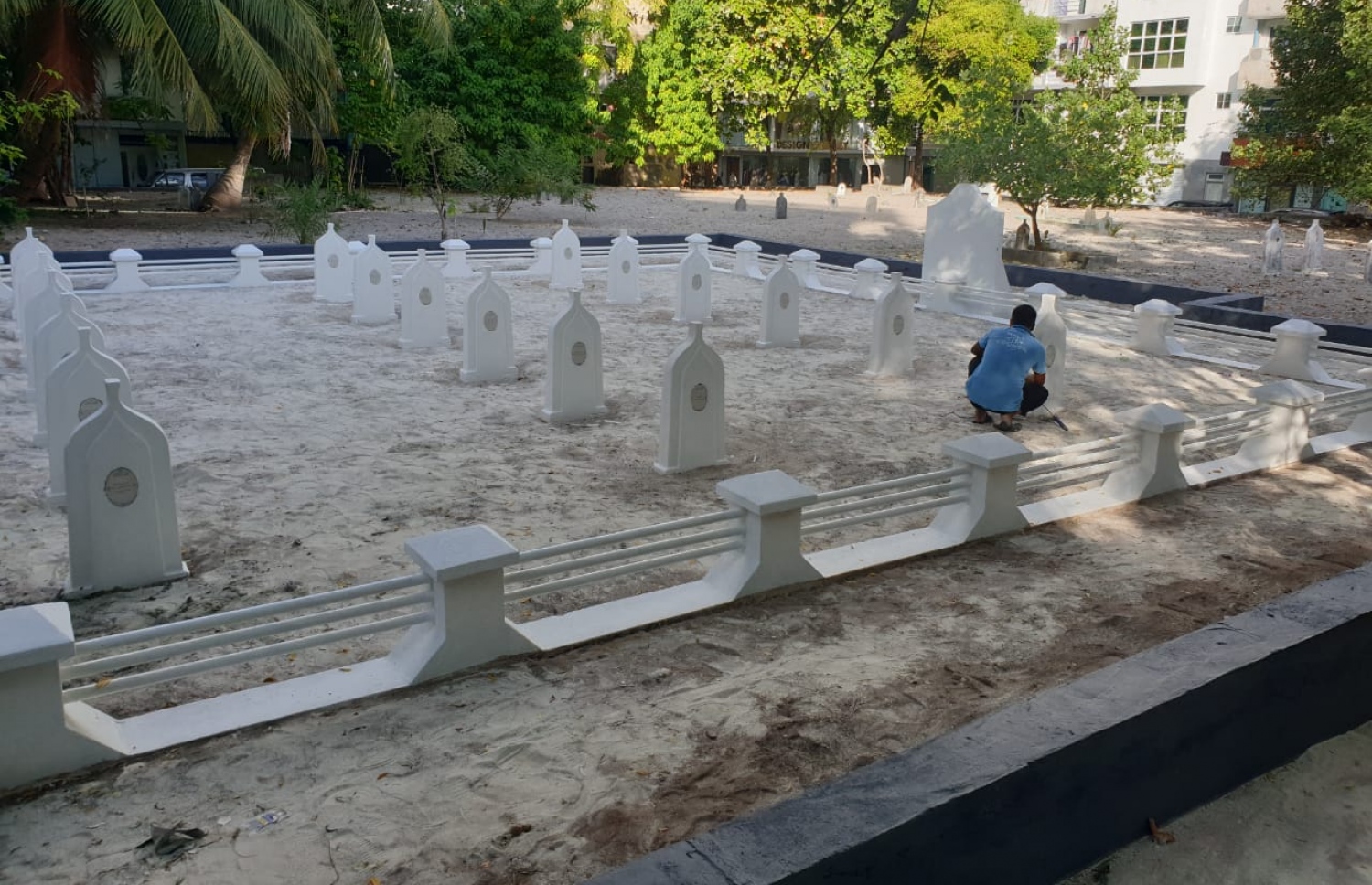 ޝަހީދުންގެ މަގުބަރާ ސާފުކޮށްފައި. ފޮޓޯ: މާލޭ ސިޓީކައުންސިލް