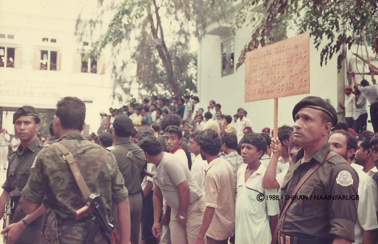 ނޮވެމްބަރު 3 ގެ ހަމަލާއިން ދިވެހިންނަށް ލިބުނު ނަސްރު ފާހަގަކުރުމަށް ބޭއްވި އެއްވުމެއްގެ ސަލާމަތީ ކަންކަން ސިފައިން ބަލަހައްޓަނީ.