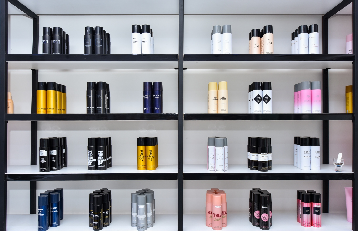 އެލީޓްގެ ދަށުން އުފައްދާ ބޮޑީ ސްޕްރޭ: ދިވެހިންނަށް ކަމުދާ ގިނަ ސެންޓުތަކެއްގެ ބޮޑީ ސްޕްރޭ ލިބެން ހުންނާނެ-- ފޮޓޯ: ނިޝާން އަލީ/މިހާރު