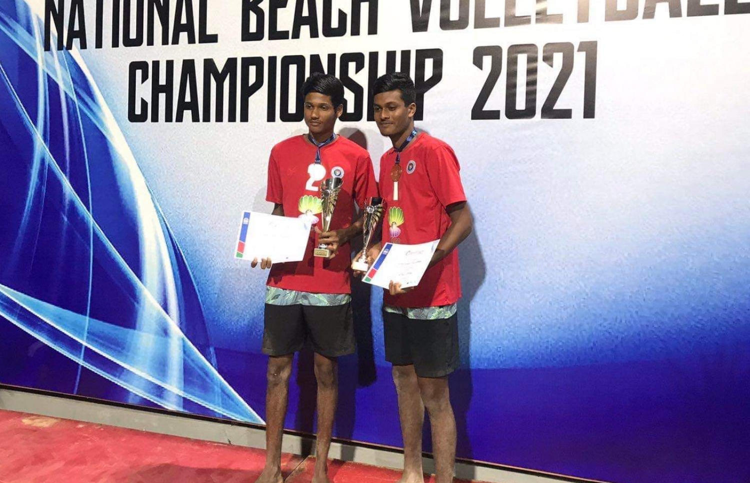 ބީޗް ވޮލީގެ ގައުމީ މުބާރާތުގެ 19 އަހަރުން ދަށުގެ ޗެމްޕިއަންކަން ހޯދުމަށް ހައިލަމް އާއި މާއިޝް ފޮޓޯއަކަށް ހުއްޓިލައިގެން