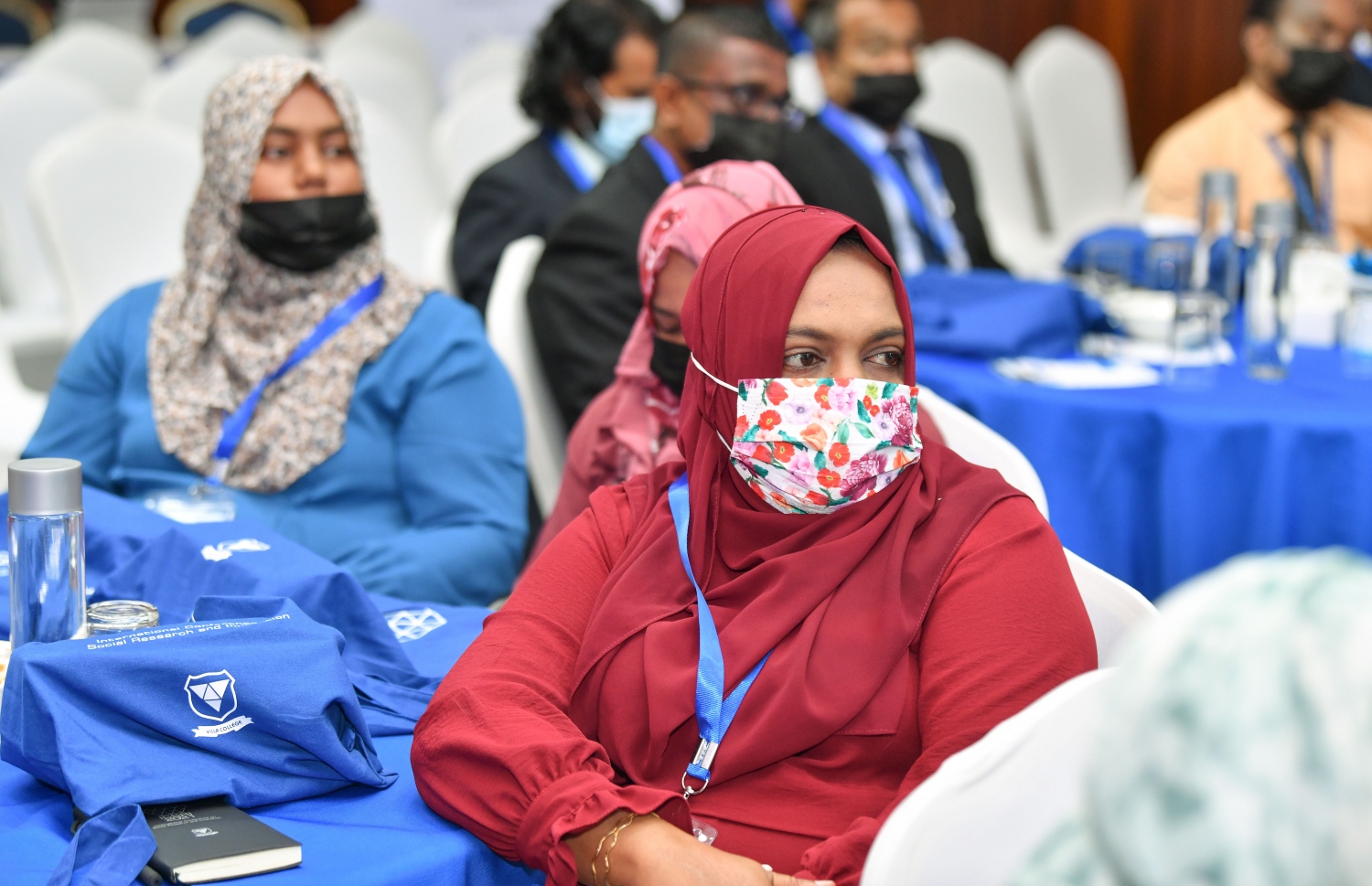 މާލެ- ނޮވެމްބަރު 6، 2021: ވިލާ ކޮލެޖުގެ އިންސްޓިޓިއުޓް ފޯ ރިސާޗް އެންޑް އިނޮވޭޝަން އިން ކުރިއަށްގެންދާ އިންޓަނޭޝަނަލް ކޮންފަރެންސް އޮން ސޯޝަލް ރިސާޗް އެންޑް އިނޮވޭޝަން ފެށުމުގެ ރަސްމިއްޔާތުގެ ތެރެއިން --. ފޮޓޯ: ނިޝާން އަލީ/މިހާރު