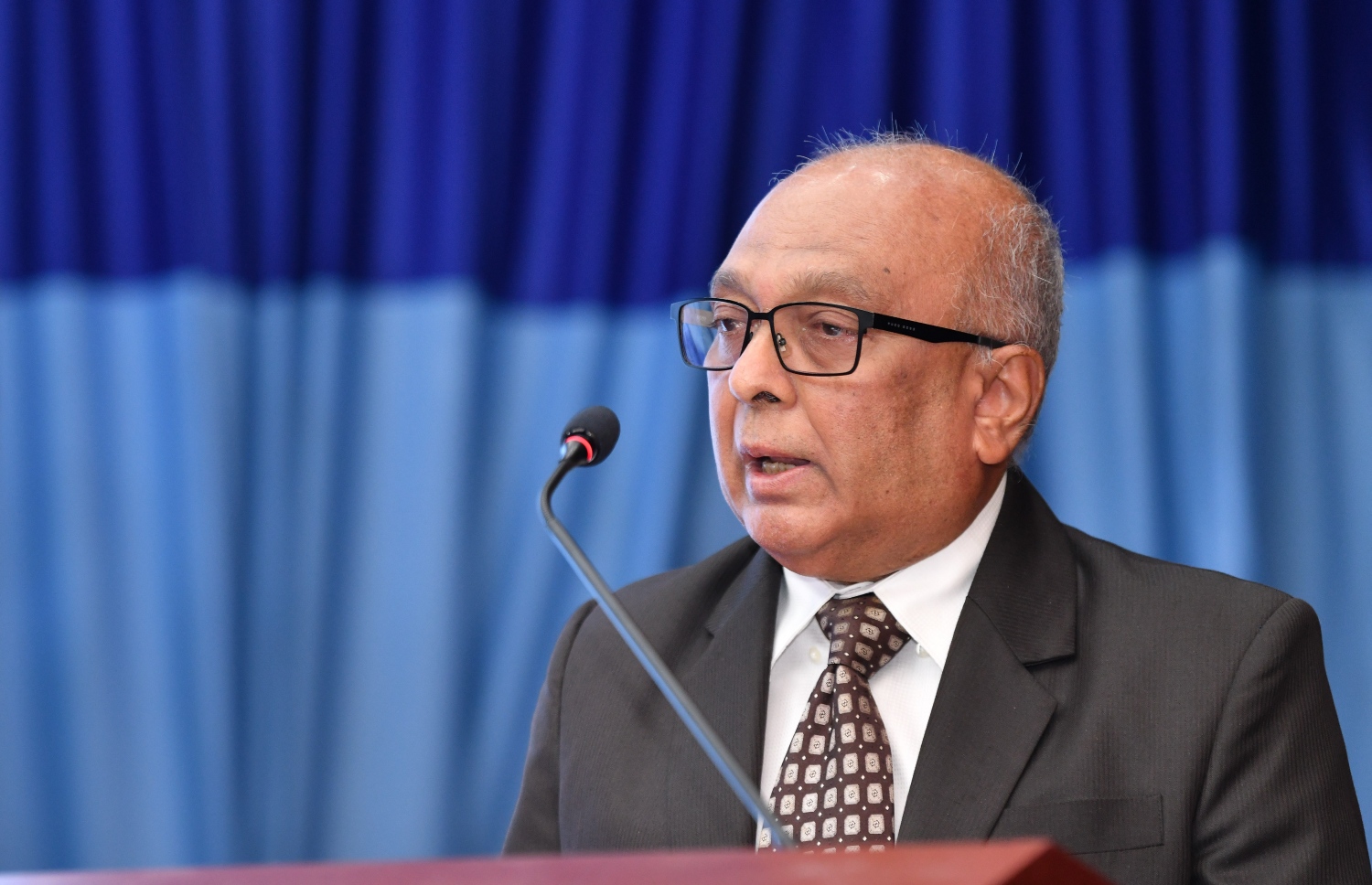 ވިލާ ކޮލެޖުގެ ރެކްޓާ ޑރ. އަހުމަދު އަންވަރު މިއަދުގެ ހަފްލާގައި ވާހަކަދައްކަވަނީ-- ފޮޓޯ: ނިޝާން އަލީ/މިހާރު