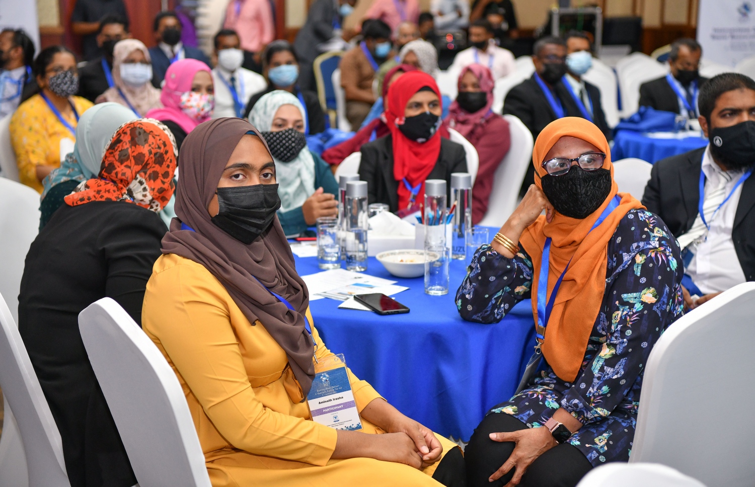 އައިސީއެސްއާރުއައި ގެ ބައިވެރިންތަކެއް ކޮންފަރެންސް ފެށުމުގެ ރަސްްމިއްޔާތުގައި ބައިވެރިވެލައްވަނީ-- ފޮޓޯ: ނިޝާން އަލީ/މިހާރު