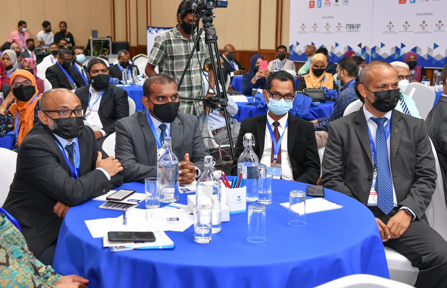 މާލެ- ނޮވެމްބަރު 6، 2021: ވިލާ ކޮލެޖުގެ އިންސްޓިޓިއުޓް ފޯ ރިސާޗް އެންޑް އިނޮވޭޝަން އިން ކުރިއަށްގެންދާ އިންޓަނޭޝަނަލް ކޮންފަރެންސް އޮން ސޯޝަލް ރިސާޗް އެންޑް އިނޮވޭޝަން ފެށުމުގެ ރަސްމިއްޔާތުގެ ތެރެއިން --. ފޮޓޯ: ނިޝާން އަލީ/މިހާރު