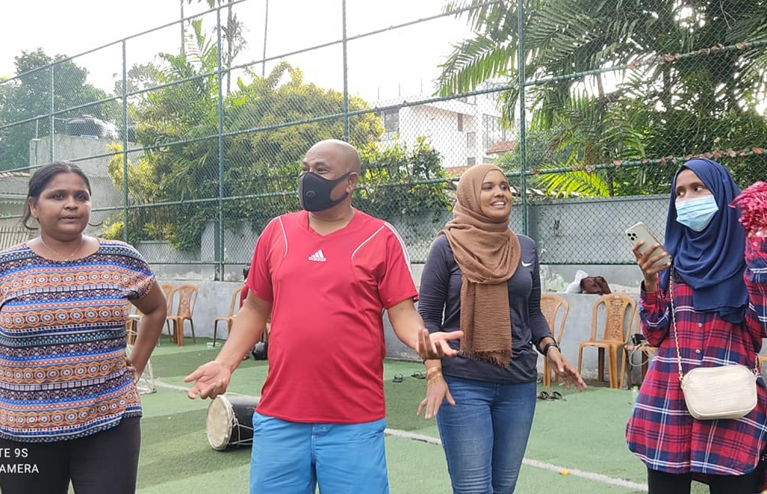 ގައުމީ ޓީމަށް ކޮޅުނބުގައި ސަޕޯޓް ކުރަން ހިންގާ ހަރަކާތްތަކުގެ ތެރެއިން --- ކޮލަމްބޯއިން ދިވެހިންގެ ފޯރި