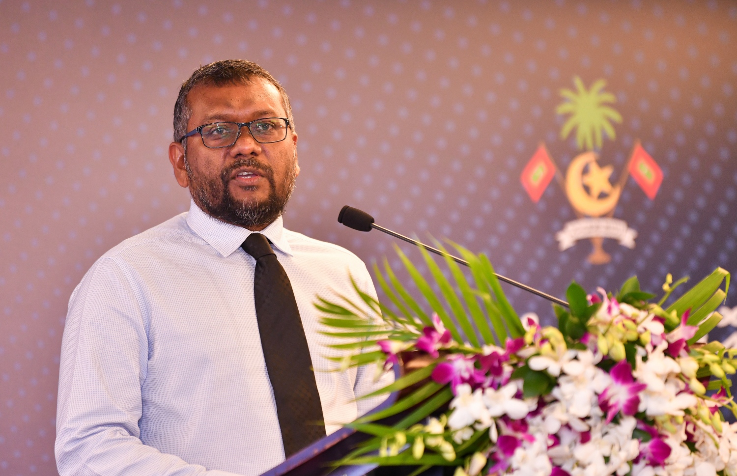 އެންމެ ދަށް މުސާރަ އިއުލާން ކުރުމަށް ބޭއްވި ރަސްމިއްޔާތުގައި މިނިސްޓަރު ފައްޔާޒު ވާހަކަ ދައްކަވަނީ.---ފޮޓޯ: ފަޔާޒު މޫސާ/ މިހާރު