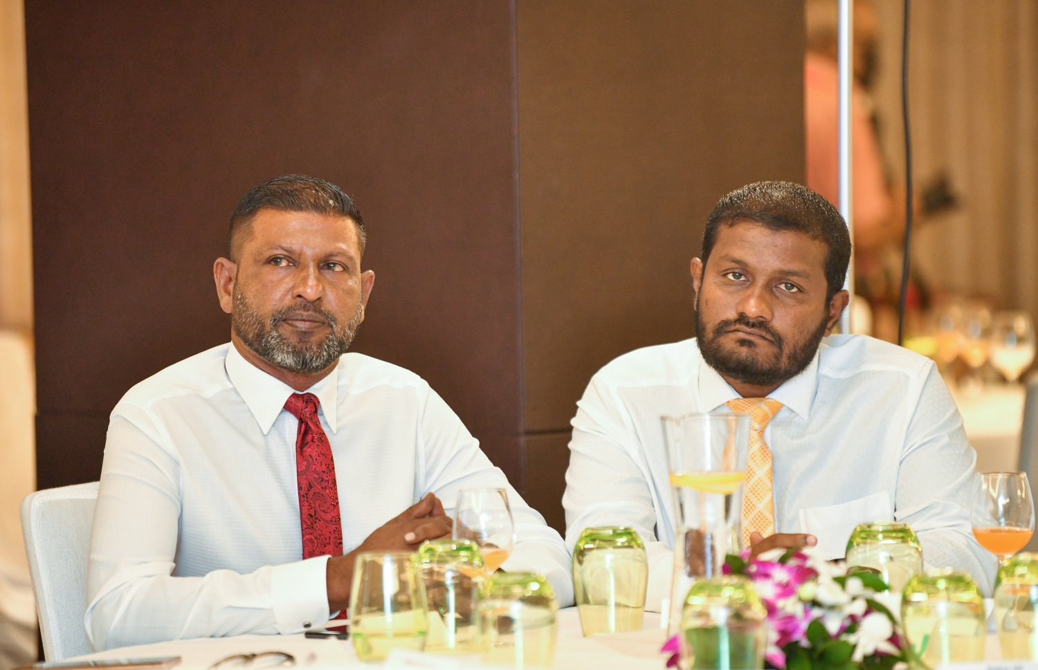 މާލެ: ނޮވެމްބަރު 8، 2021: މިނިމަމް ވޭޖު އިއުލާން ކުރުމަށް ބޭއްވި ރަސްމިއްޔާތުގެ ތެރެއިން: މުވައްޒަފަކަށް ދެވޭނެ އެންމެ ދަށް އުޖޫރައަކީ 4،500ރ. ކަމަށް ވަނީ އިއުލާންކޮށްފައި. ބޮޑެތި ވިޔަފާރި ތަކަށް އެންމެ ދަށް މުސާރަ އަކީ މަހަކު 8000ރ. އަދި މެދުފަންޗާއި ސިވިލް ސާވިސް މުވައްޒަފުންގެ އެންމެ ދަށް މުސާރަ އަކީ މަހަކު 7000ރ. -.. ފޮޓޯތައް: ފަޔާޒް މޫސާ /މިހާރު