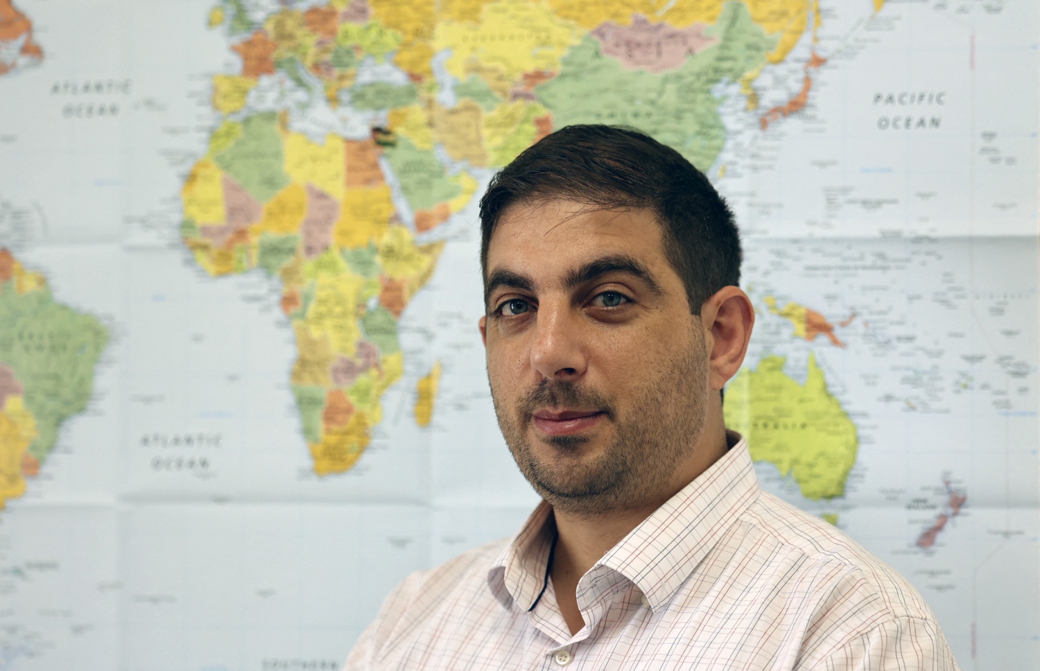 އިޒްރޭލުން ޖާސޫސީ ސޮފްޓްވެއާ ބޭނުންކޮށްގެން ފޯނުތައް ހެކް ކުރި، ފަލަސްތީނުގެ އިންސާނީ ހައްގުތަކަށް މަސައްކަތް ކުރާ ޖަމިއްޔާގެ މެމްބަރު އުބައި އަލްއައްބޫދީ.