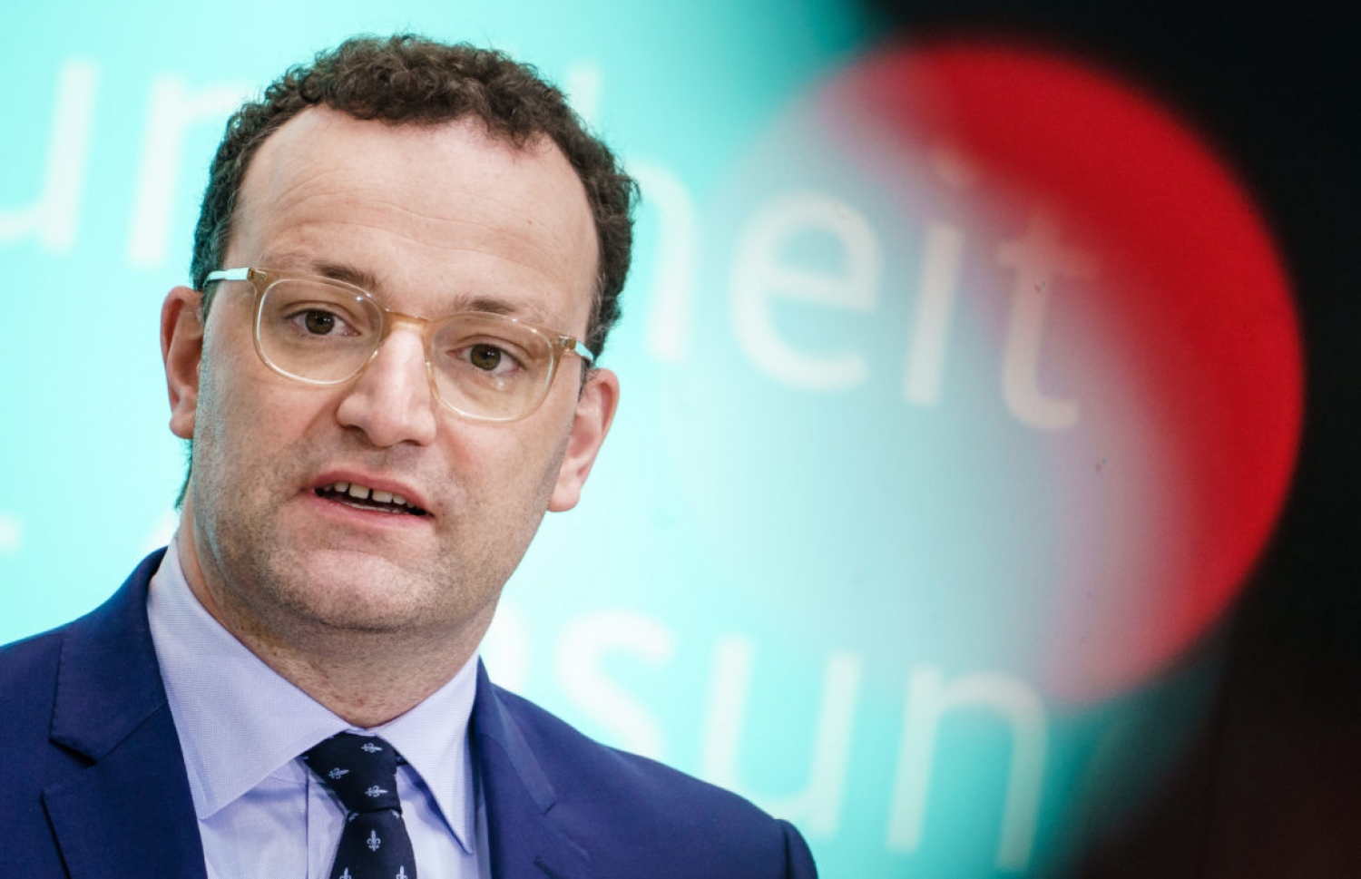 ޖަރުމަންގެ ހެލްތު މިނިސްޓަރު.