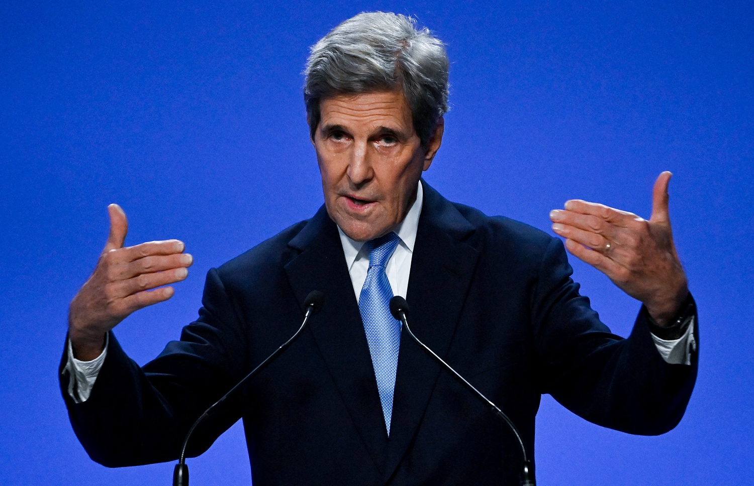 ނޮވެމްބަރު 10، 2021؛ ތިމާވެށި ހިމާޔަތް ކުރުމުގެ ގޮތުން ގުޅިގެން މަސައްކަތް ކުރުމަށް، ޗައިނާ އާއި ރަޝިޔާ އިން އެއްބަސްވެ، އިނގިރޭސި ވިލާތުގެ ގްލާސްގޯގައި ކުރިއަށް ދާ، އދ.ގެ ތިމާވެއްޓާ ބެހޭ މަހާސިންތާގައި، ތިމާވެއްޓާ ބެހޭ އެމެރިކާގެ ހާއްސަ މަންދޫބު ޖޯން ކެރީ އެކަން އިއުލާން ކުރައްވަނީ. --އޭއެފްޕީ