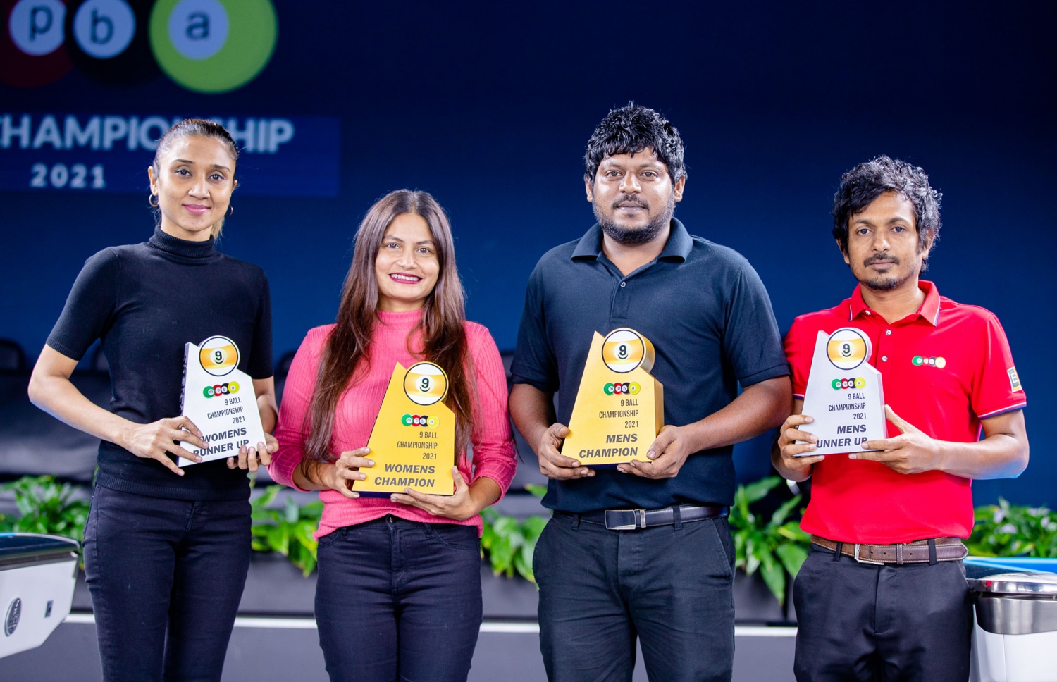 9 ބޯލް ޗެމްޕިއަންޝިޕުގެ ފައިނަލުގައި ވާދަކުރި ހަތަރު ކުޅުންތެރިން: ފިރިހެން ރަނަރަޕް ޝަަރީފް (ކ-1) އާއި ޗެމްޕިއަން ފަތާޒް (ކ-2) އަދި އަންހެން ޗެމްޕިއަން ދީނާ (ވ-2) އާއި ރަނަރަޕް ފާތީ (ވ-1).-- ފޮޓޯ: އެމްޕީބީއޭ