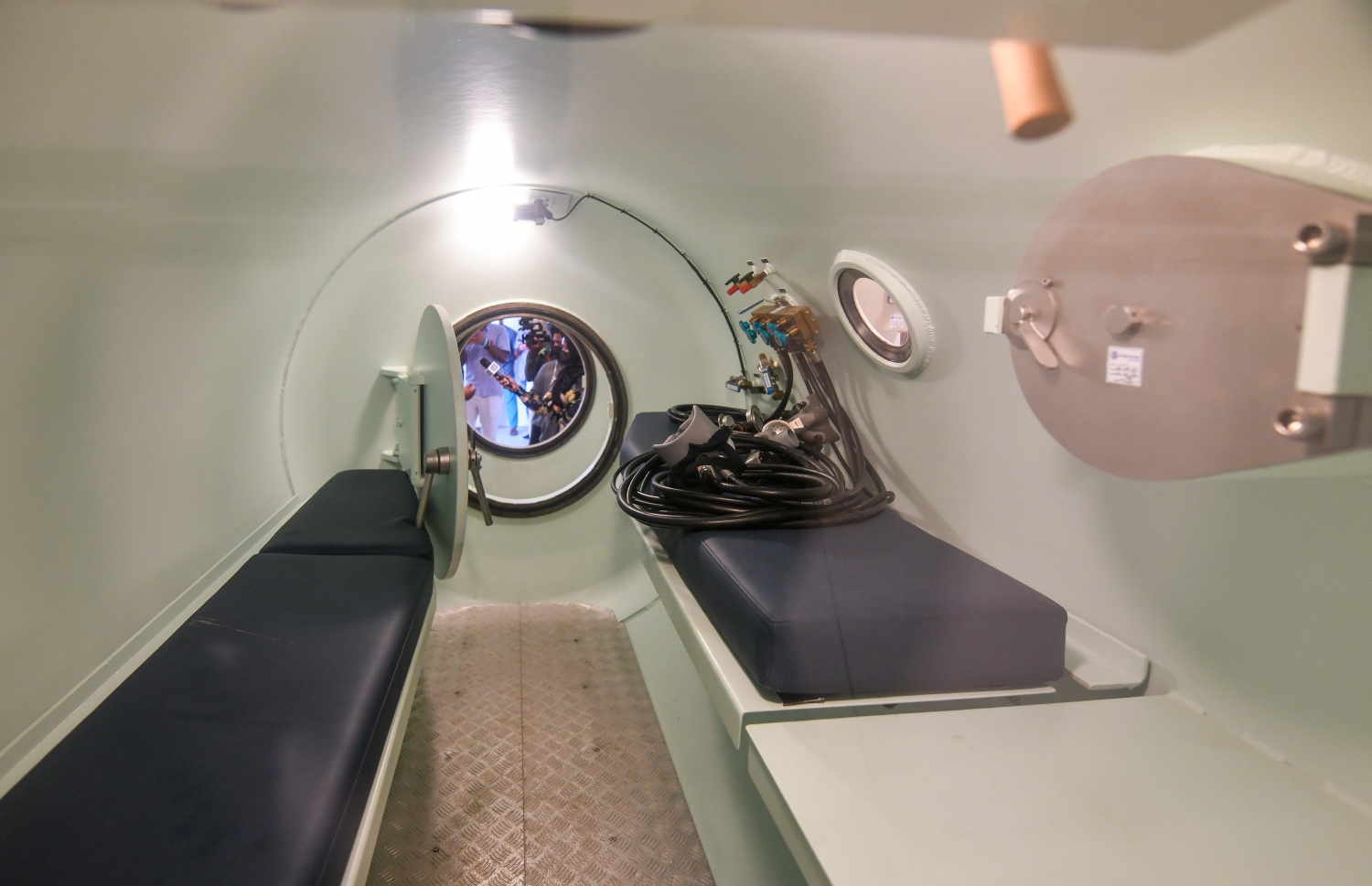 ޑީކޮމްޕްރެޝަން ޗެމްބަރުގެ އެތެރެ: މިއީ ރާއްޖޭގައި މިވަގުތު އޮޕަރޭޝަންގައި ހުރި ހަތަރު ވަނަ ޗެމްބާ-- ފޮޓޯ: ފަޔާޒު މޫސާ/މިހާރު