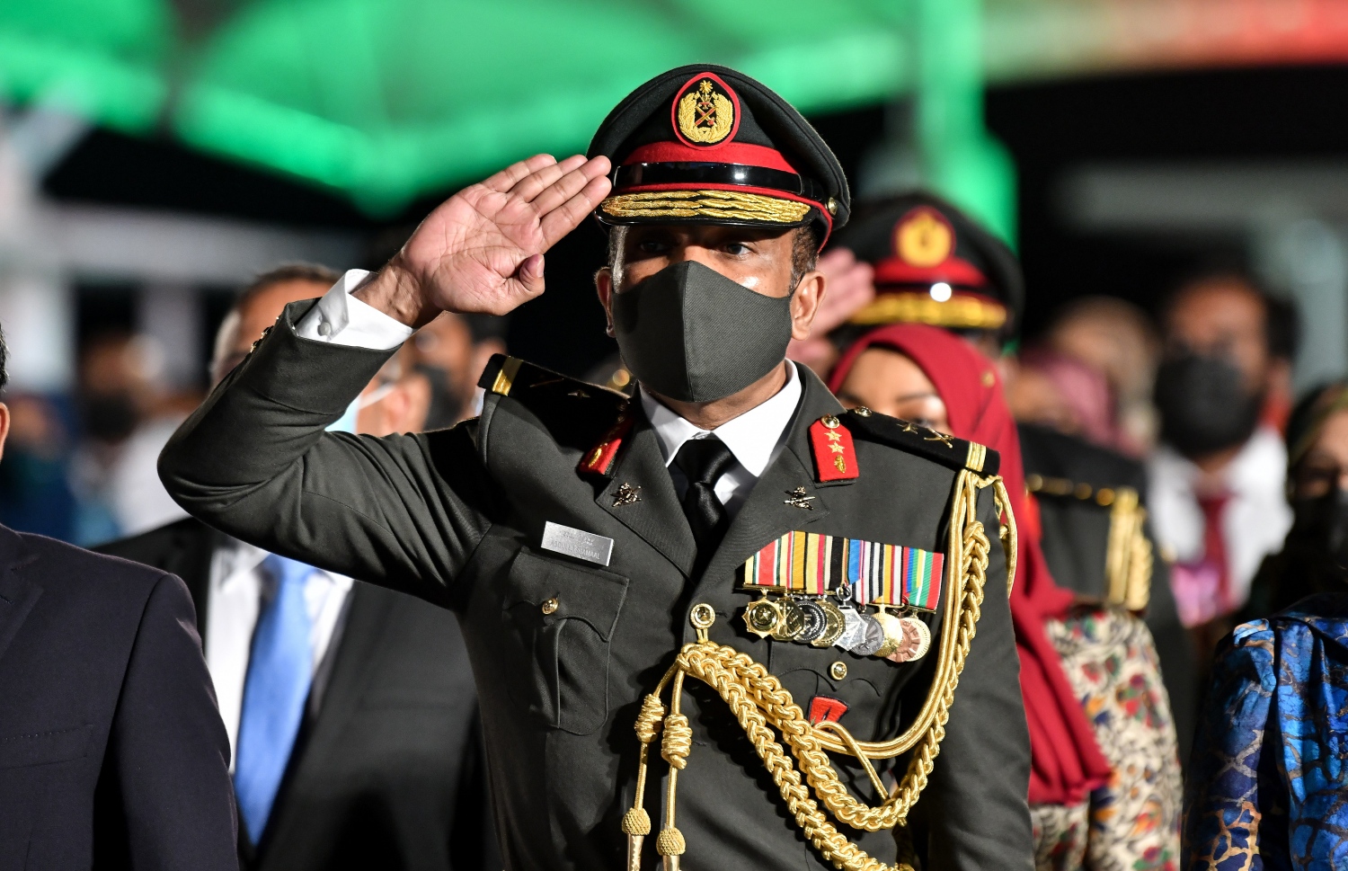 މާލެ- ނޮވެމްބަރު 11، 2021: ޖުމްހޫރީ ދުވަހުގެ މުނާސަބަތުގަައި ޖުމްހޫރީ މައިދާނުގައި ރޭ ބޭއްވި ރަސްމީ ޖަލްސާގައި ޗީފް އޮފް ޑިފެންސް ފޯސް މޭޖާ ޖެނެރަލް އަބްދުﷲ ޝަމާލް ބައިވެރިވަނީ--. ފޮޓޯ: ނިޝާން އަލީ/ މިހާރު