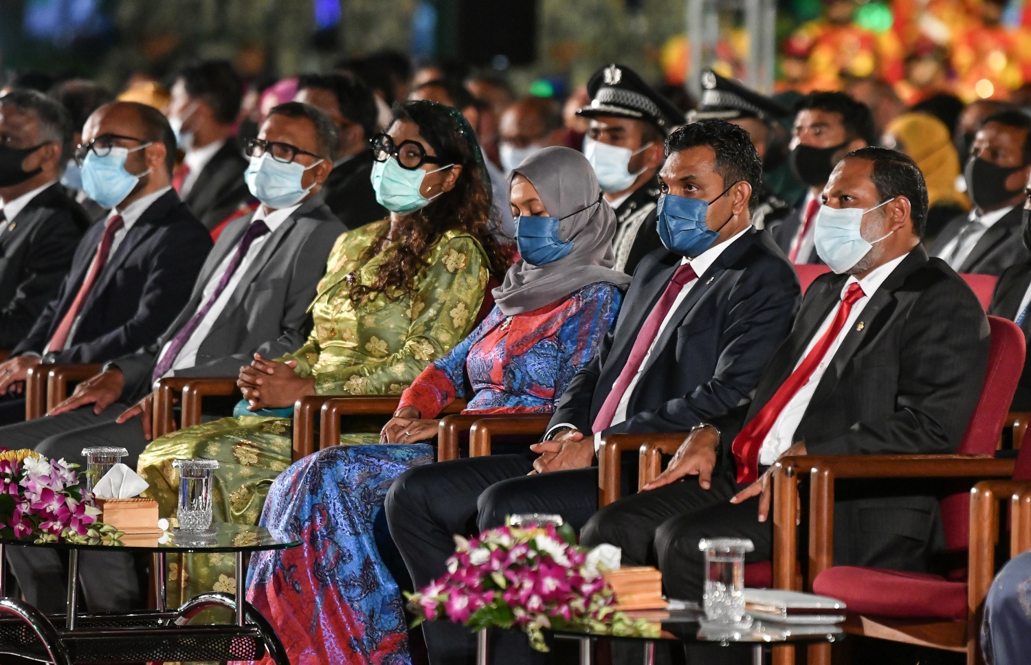 މާލެ- ނޮވެމްބަރު 11، 2021: ޖުމްހޫރީ ދުވަހުގެ މުނާސަބަތުގަައި ޖުމްހޫރީ މައިދާނުގައި ރޭ ބޭއްވި ރަސްމީ ޖަލްސާގައި ހޯމް މިނިސްޓަރު އިމްރާން އަބްދުﷲ އާއި ނާއިބު ރައީސް ފައިސަލް ނަސީމް ބައިވެރިވެވަޑައިގަންނަވަނީ--. ފޮޓޯ: ނިޝާން އަލީ/ މިހާރު