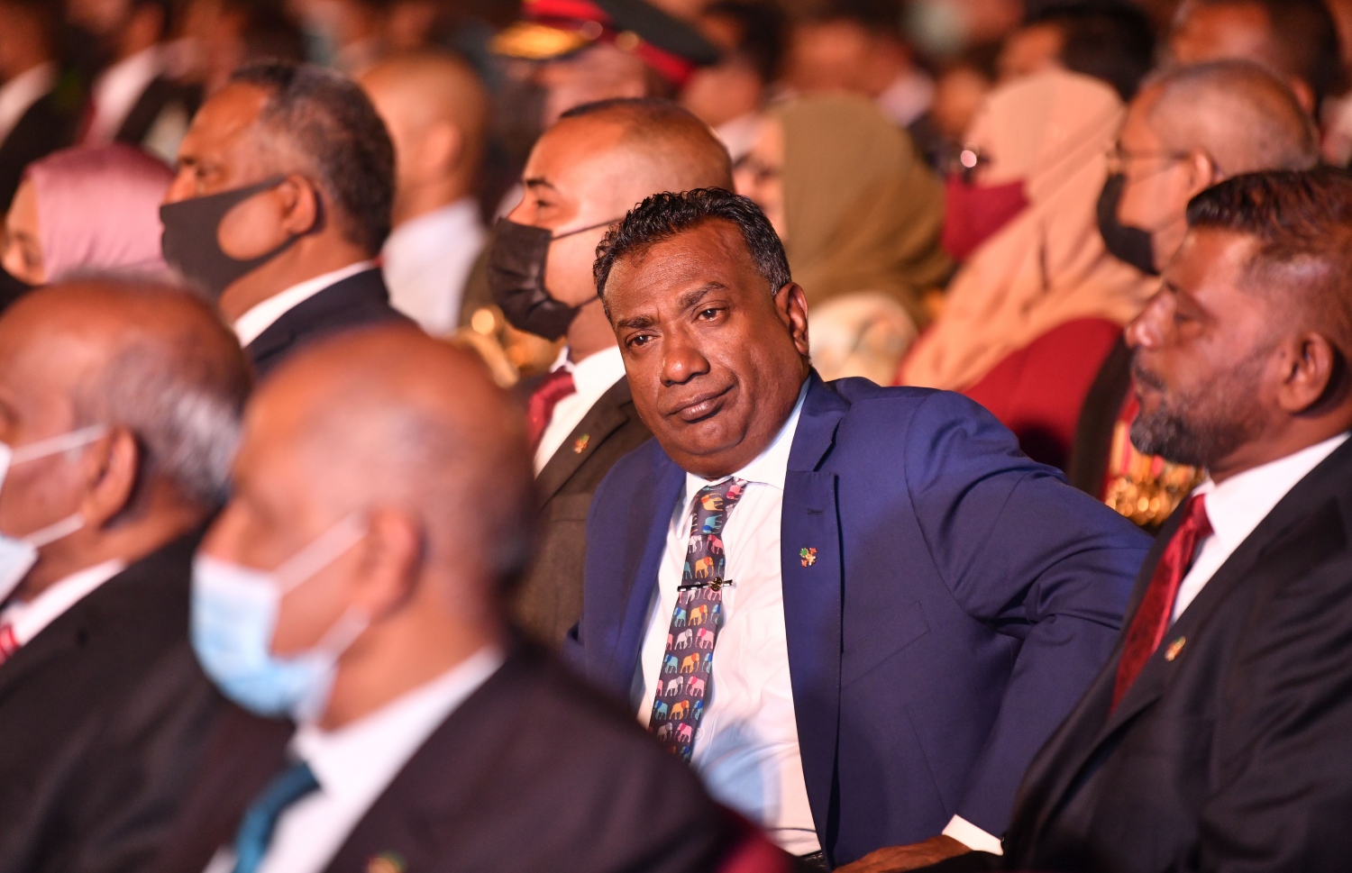 މާލެ- ނޮވެމްބަރު 11، 2021: ޖުމްހޫރީ ދުވަހުގެ މުނާސަބަތުގަައި ޖުމްހޫރީ މައިދާނުގައި ރޭ ބޭއްވި ޖަލްސާގައި ކާށިދޫ ދާއިރާގެ މަޖިލިސް މެމްބަރު އަބްދުﷲ ޖާބިރު ބައިވެރިވެވަޑައިގަންނަވަނީ--. ފޮޓޯ: ނިޝާން އަލީ/ މިހާރު