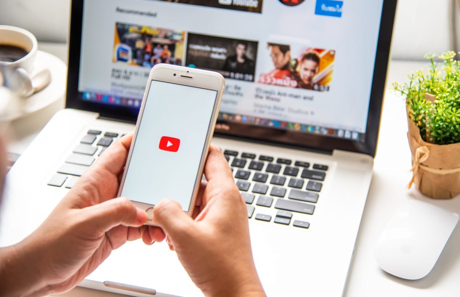 މީހަކު ޔޫޓިއުބް ބަލަނީ: ޔޫޓިއުބުން އަންނަނީ ޓީވީގެ ހިދުމަތަށް ތައްޔާރުވަމުން