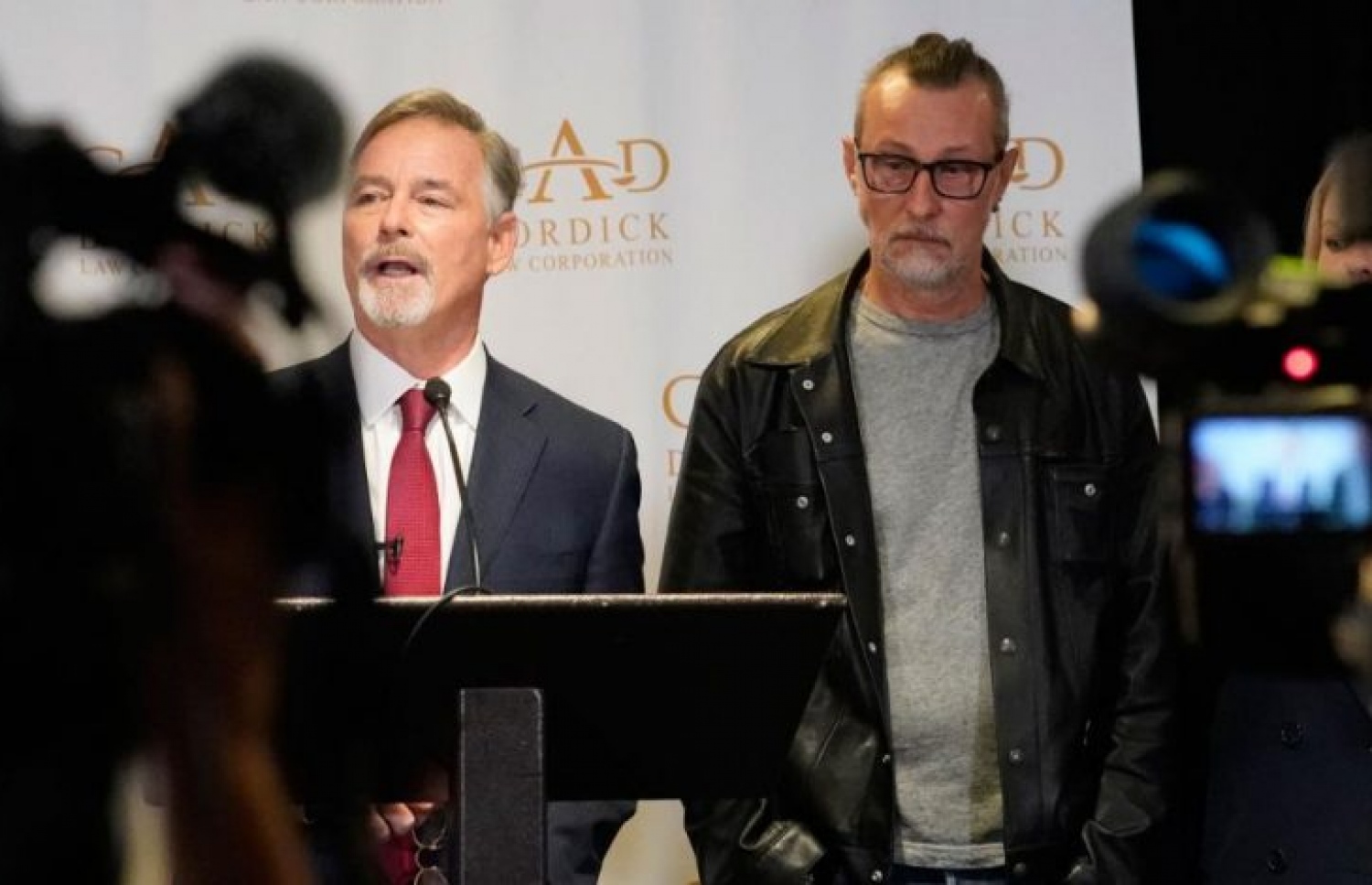 ސާޖީ އާއި އޭނާގެ ވަކީލު ގެރީ ޑޯޑިކް.