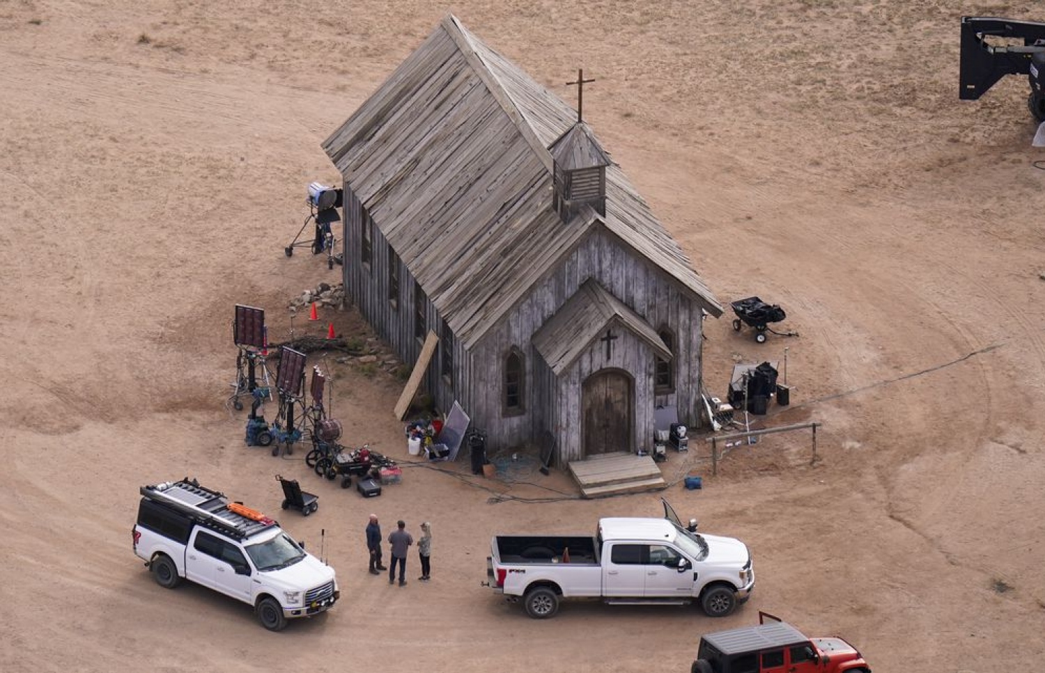 ހަލީނާ މަރުވި ހާދިސާ ހިނގި "ރަސްޓް" ގެ ސެޓް.