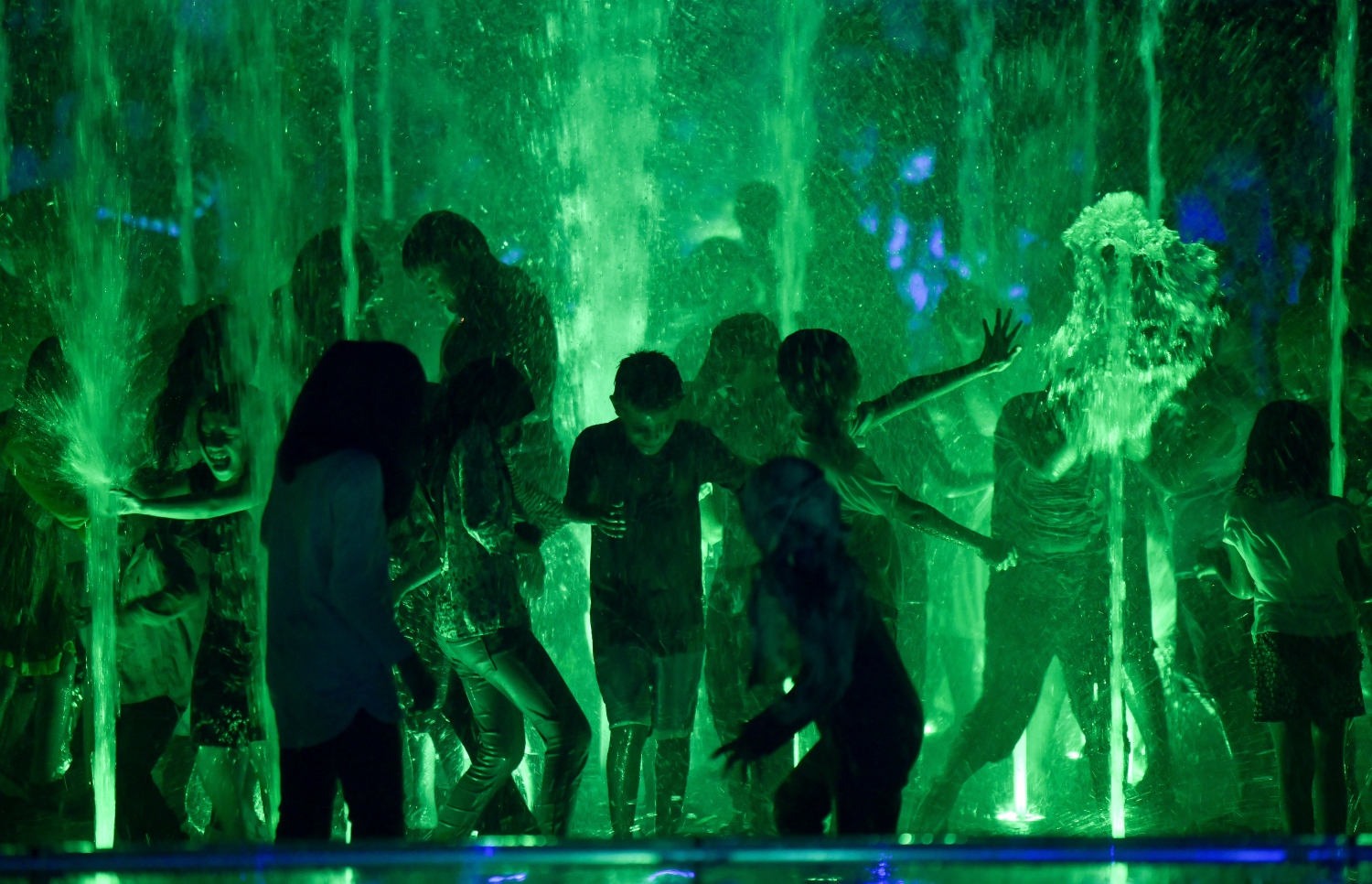 ސެންޓްރަލް ޕާކުގައި މިރޭ ހުޅުވި ރާއްޖޭގެ އެންމެ ބޮޑު ފެންއަރުވާ ވަޑާން-- ފޮޓޯ: ފަޔާޒް މޫސާ/މިހާރު