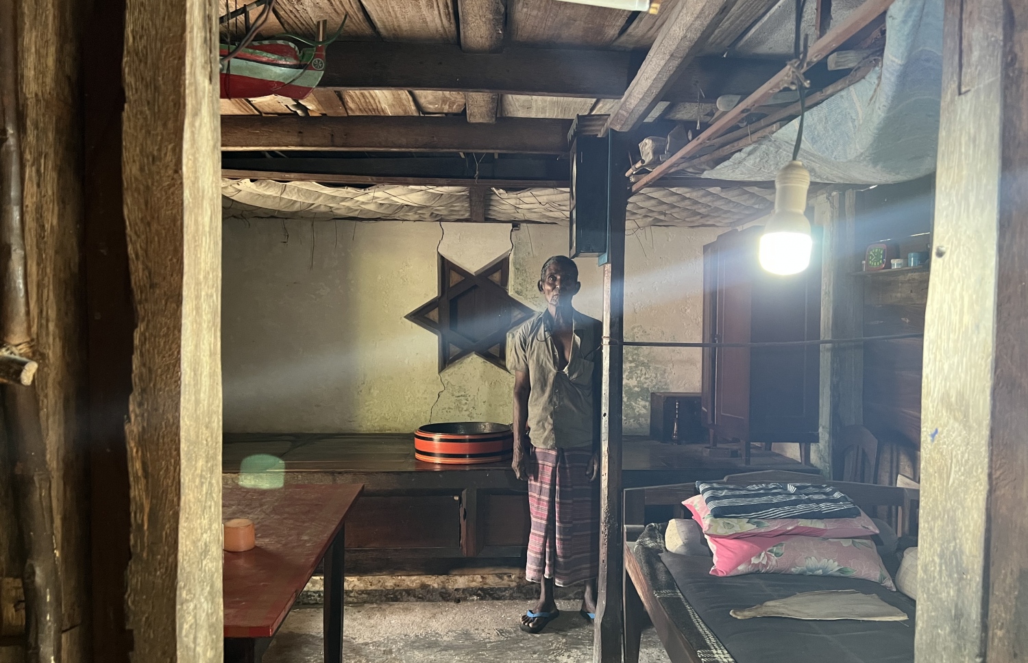 އަލިބެ "ތަރިޖެހި" ގޭގައި. -- ފޮޓޯ/މިހާރު