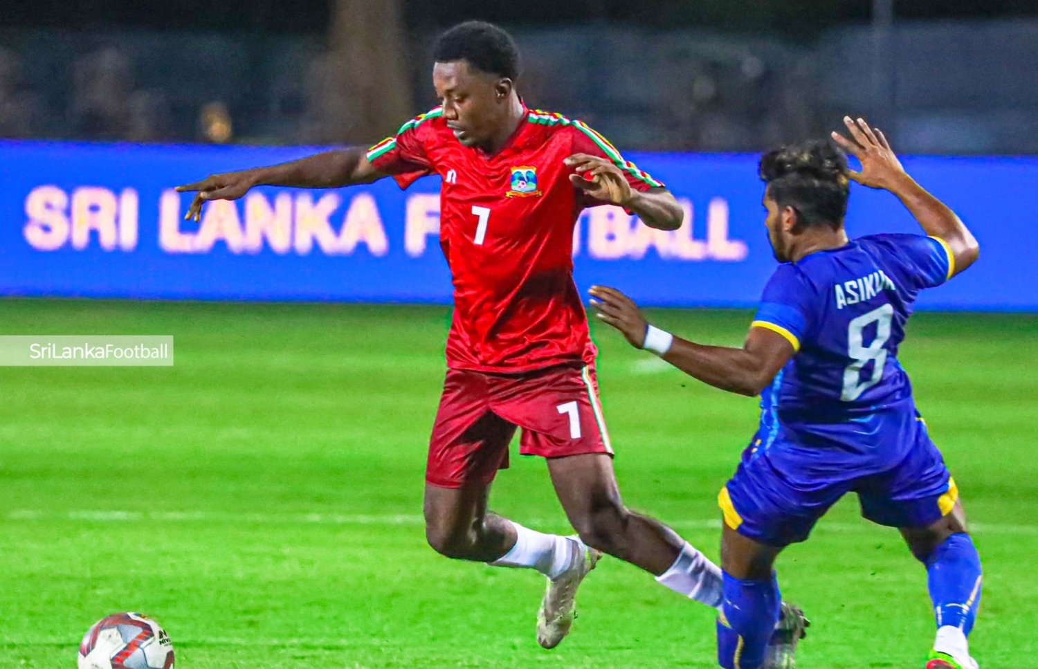 ލަންކާ އާއި ސީޝެލްސް މިރޭ ކުޅުނު މެޗުގެ ތެރެއިން --- ފޮޓޯ: ފުޓްބޯލް ސްރީލަންކާ