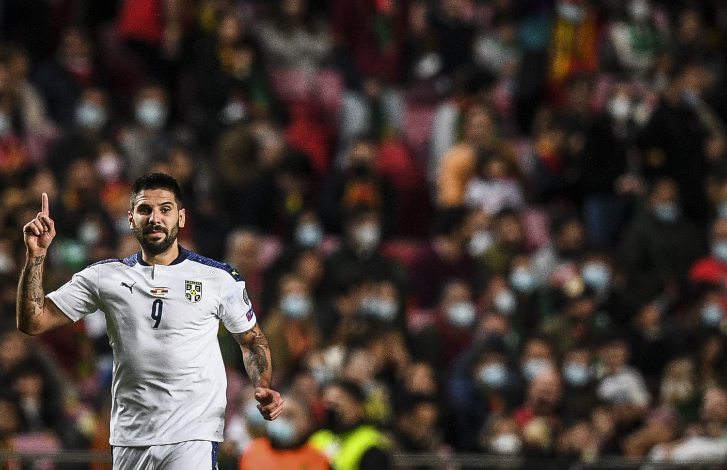 ސާބިއާ މޮޅުކޮށްިން ލަނޑު ޖެހި މިޓްރޯވިޗް ---- ފޮޓޯ: އޭއެފްޕީ