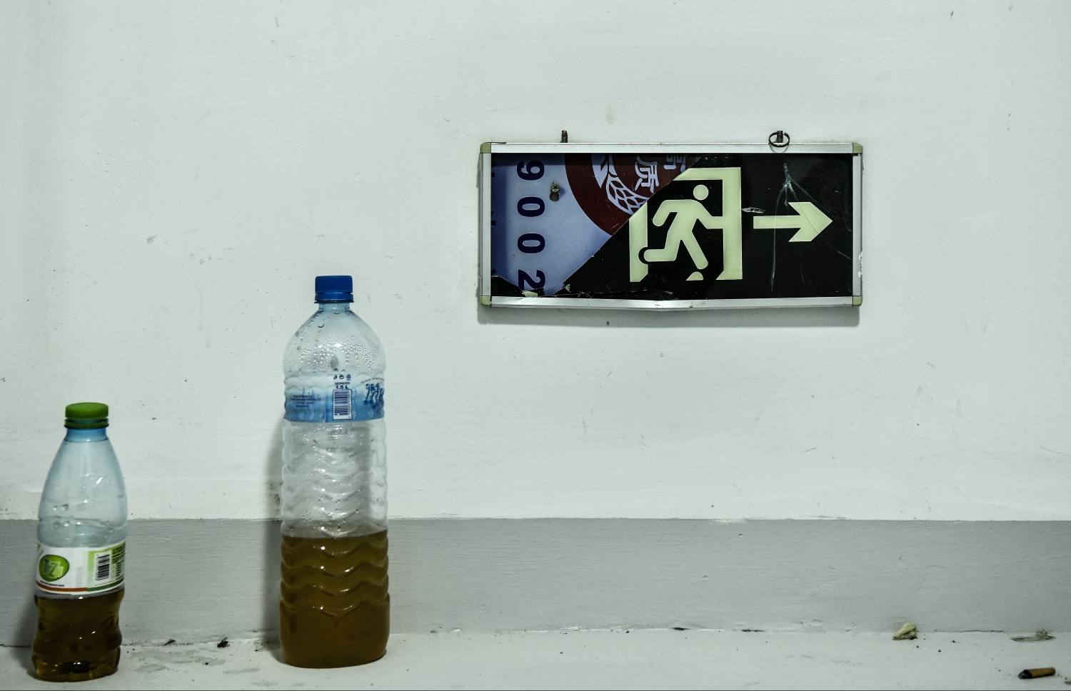 ހިޔާ ފްލެޓްގެ ޓެރަސް ސިޑިމަތީގައި ފާހަނާ ކުރުމަށްފަހު ފުޅިތަކަށް އަޅާފައި: ސިޑިތަކާ އަރާ ހަމަވާ އިރު، ނުބައި ވަސް ދުވަން ފަށާ. މުޅި ހިސާބު އޮތީ ނުބައި ވަހުން އެއް ވަސްކޮށްލައިފައި. -- ފޮޓޯ: ނިޝާން އަލީ / މިހާރު