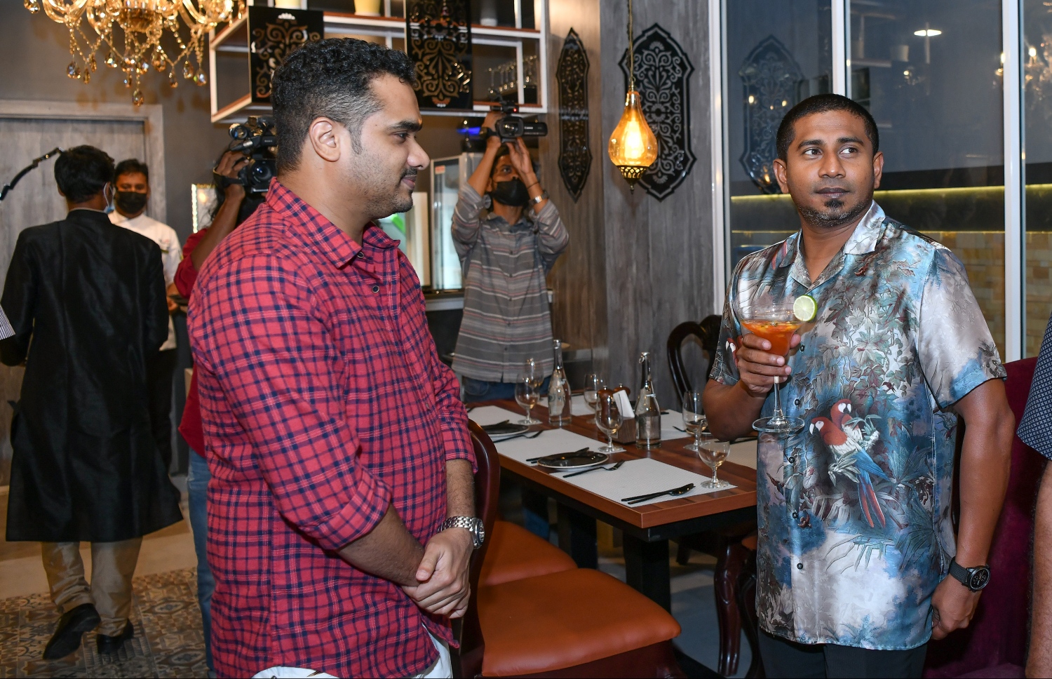 ހުޅުމާލެ: ނޮވެމްބަރު 14، 2021: ހުޅުމާލޭގައި ހުޅުވި އިންޑިއާގެ ޗެއިން އެއް ކަމަށްވާ "ނަގާސް" ރެސްޓޯރެންޓު ހުޅުވުމުގެ ރަސްމިއްޔާތުގައި ޔޫތު މިނިސްޓަރު އަހުމަދު މަހުލޫފު ބައިވެރިވެ ވަޑައިގަންނަވަނީ-- ފޮޓޯ: ނިޝާން އަލީ/މިހާރު