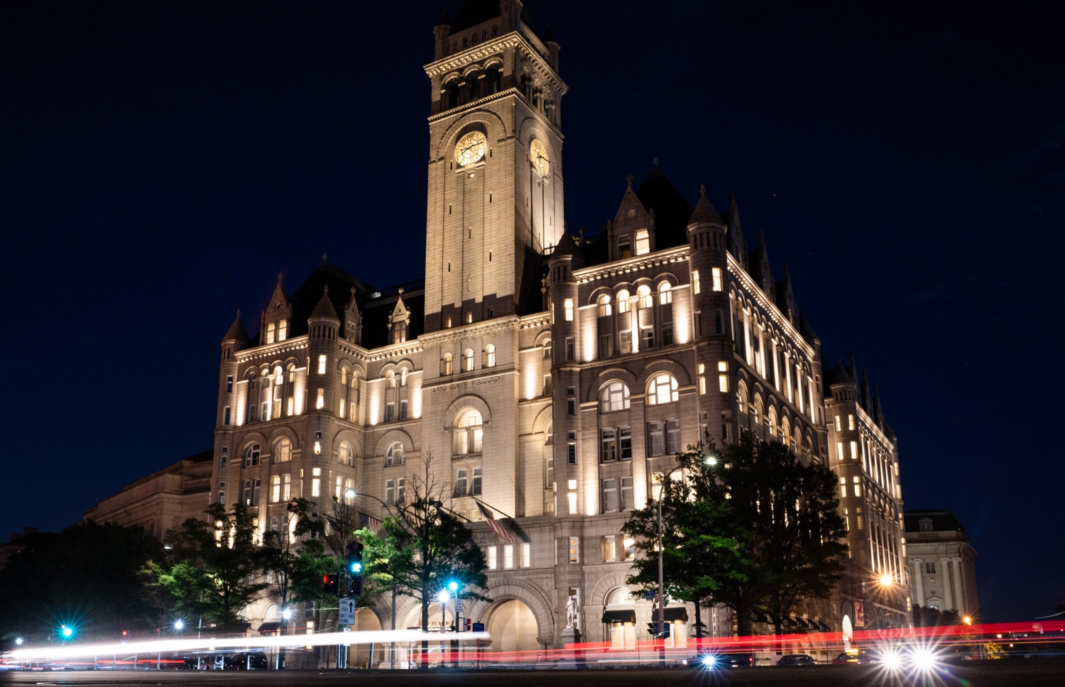 ވޮޝިންޓަންގައި ހުންނަ "ޓްރަމްޕް އިންޓަނޭޝަނަލް ހޮޓެލް".