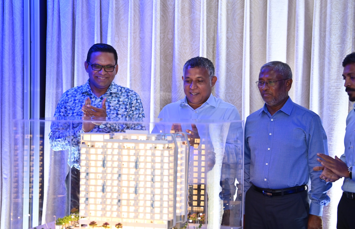 އާރްސީސީން ބޭއްވި އިވެންޓުގައި މިނިސްޓަރު މުހައްމަދު އަސްލަމް (މ) އަދި އާރްސީސީގެ ޗެއާމަން ދަނގެތީ ދާއިރާގެ މެންބަރު މުހައްމަދު ނާޒިމް --ފޮޓޯ: ނިޝާން އަލީ/މިހާރު