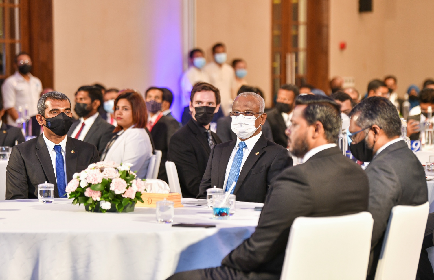 ރައީސް އިބްރާހިމް މުހައްމަދު ސޯލިހު އާއި ސަރުކާރުގެ އިސް ބޭފުޅުން މޯލްޑިވްސް އެކައުންޓެންޓްސް ފޯރަމް ހުޅުވުމުގެ ރަސްމިއްޔާތުގައި ބައިވެރިވެވަޑައިގަންނަވަނީ-- ފޮޓޯ: ފަޔާޒު މޫސާ / މިހާރު