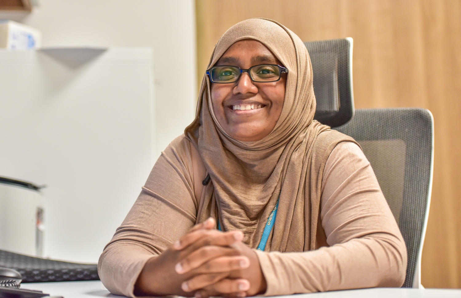 ރާއްޖޭގެ އެންމެ ފުރަތަމަ ޕީޑިއެޓްރިކް ނިއުރޮލޮޖިސްޓް، ޑރ. ސަމާހަތު މިދިޔަ އަންގާރަ ދުވަހު "މިހާރު" އަށް އިންޓަވިއުދެއްވަނީ.-- ފޮޓޯ: ފަޔާޒު މޫސާ/ މިހާރު