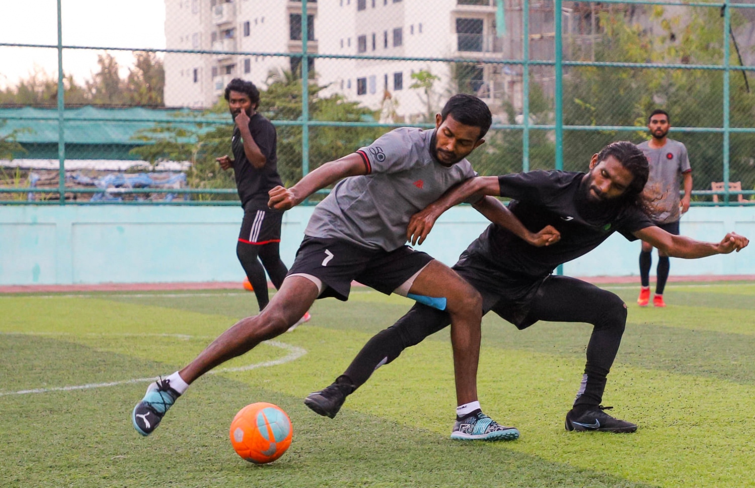 އެޗްޑީސީ އާއި ޕްރިޒަން ކްލަބު ކުޅުނު އެކުވެރިކަމުގެ މެޗެއްގެ ތެރެއިން --- ފޮޓޯ: ޕްރިޒަން ކްލަބު