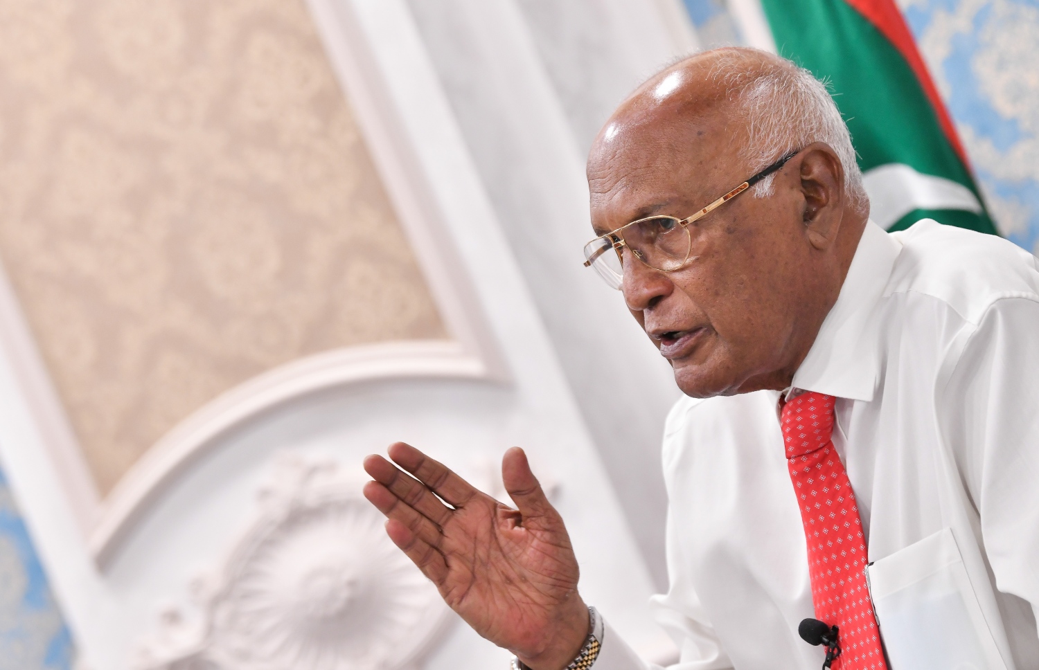 ހެލްތު މިނިސްޓަރު ނަސީމް އިއްޔެ "މިހާރު" އަށް އިންޓަވިއު ދެއްވަނީ.-- ފޮޓޯ: ނިޝާން އަލީ/ މިހާރު