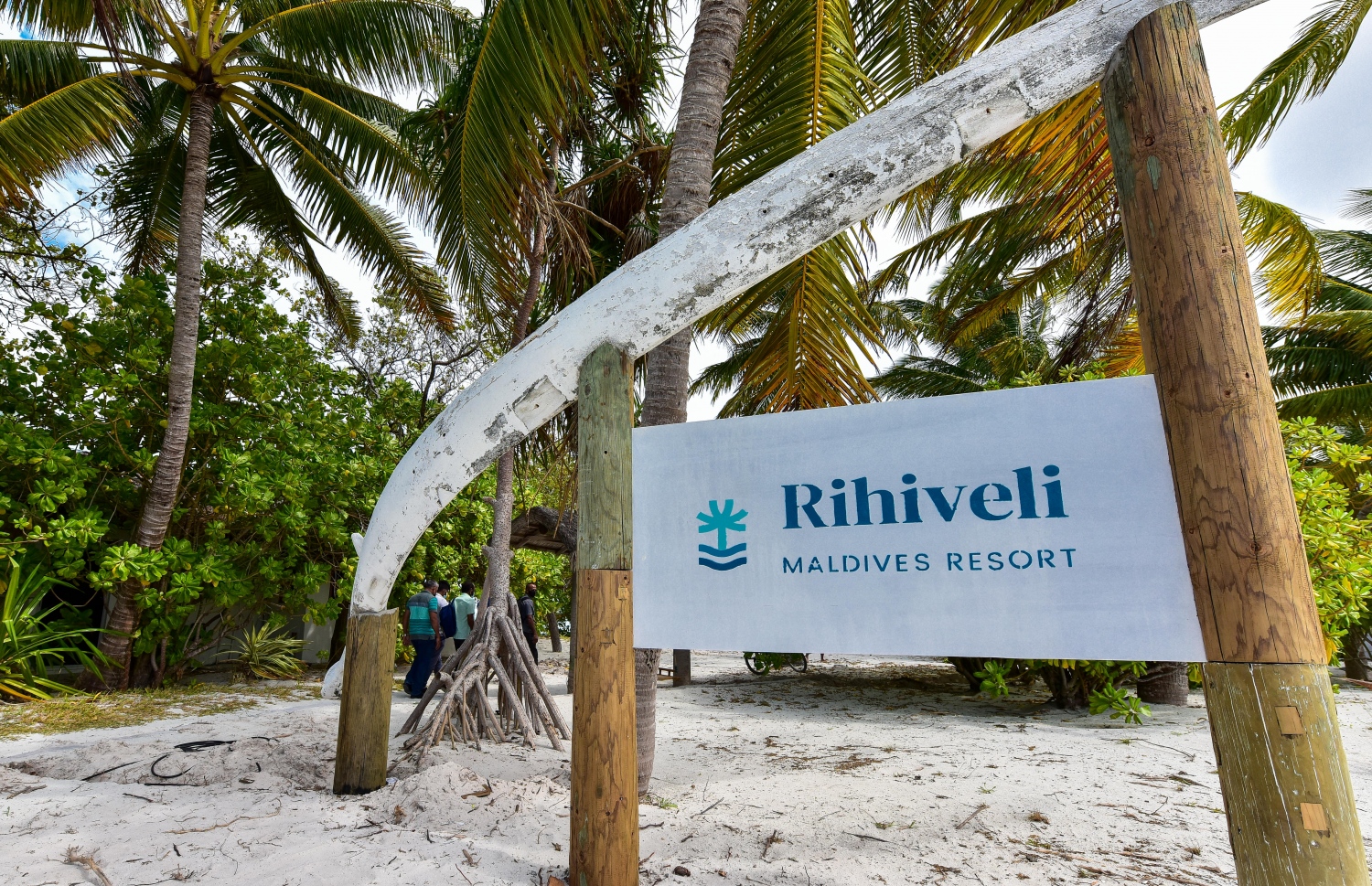 ނޮވެމްބަރު 22، 2021: ރިހިވެލި ރިސޯޓަށް އަރައިގެން އަންނަ އިރު ހުންނަ ރިހިވެލި ރިސޯޓުގެ ބޯޑު: ހަލާކުވެފައި އޮތް މި ރިސޯޓުގެ ބޮޑެތި މަރާމާތުތަކެއް ދަނީ ކުރަމުން-- ފޮޓޯ: ފަޔާޒު މޫސާ / މިހާރު