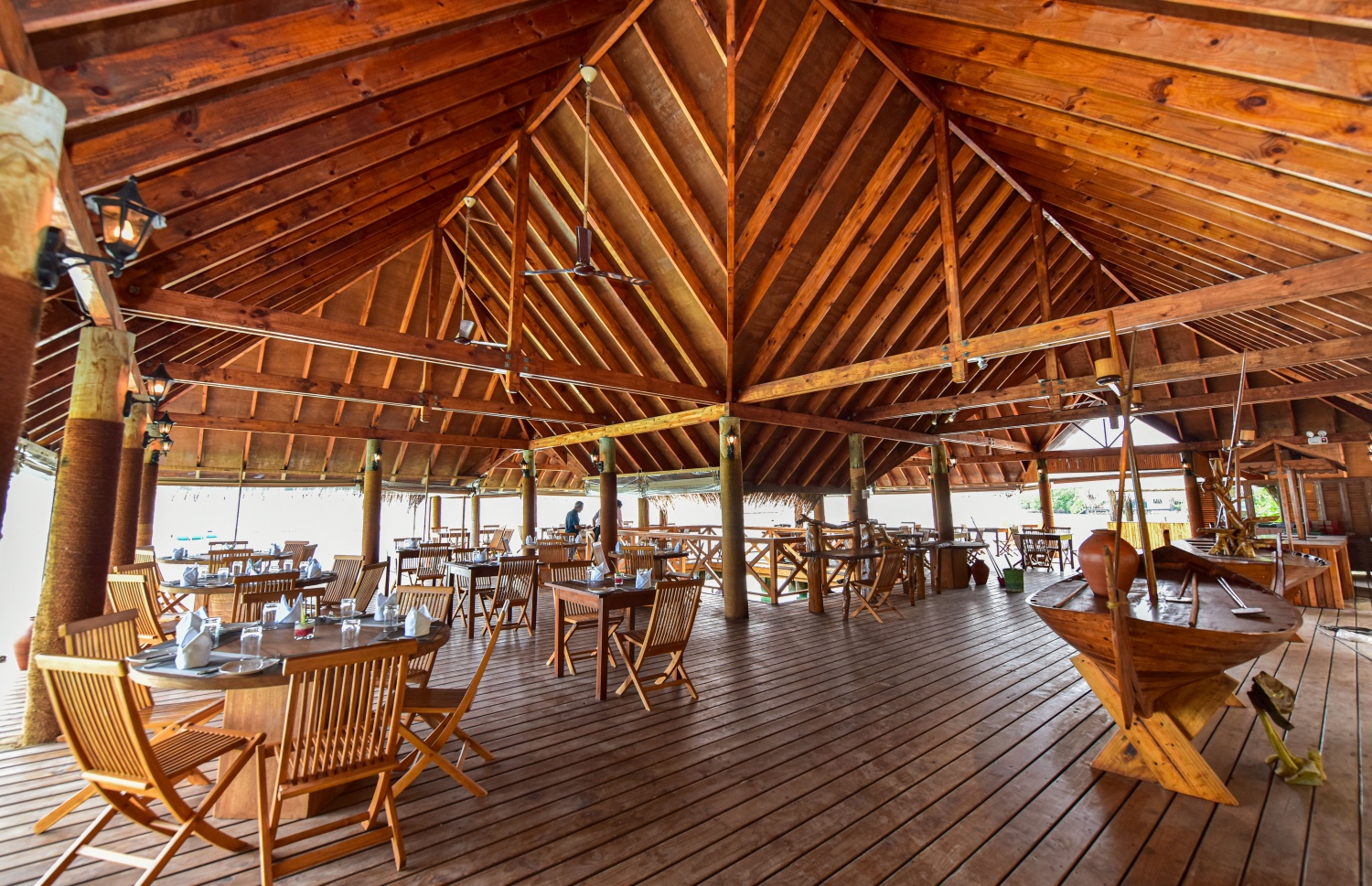 ނޮވެމްބަރު 22، 2021: ރިހިވެލީގެ ބީޗް ފްރަންޓް ރެސްޓޯރެންޓު މަރާމާތަށްފަހު ހުޅުވަން ތައްޔާރުވެފައި: އެތަނަށް ވަނީ ބޮޑެތި ބަދަލުތަކެއް ގެނެސްފައި -- ފޮޓޯ: ފަޔާޒު މޫސާ / މިހާރު