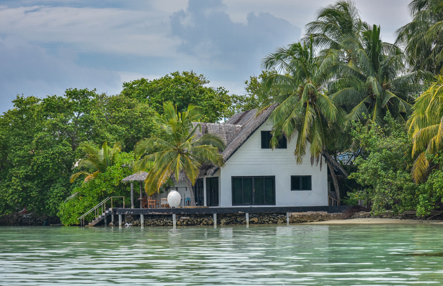 ނޮވެމްބަރު 22، 2021: ވިރާނާވެ ހަލާކުވަމުންދިޔަ ރިހިވެލި ރިސޯޓު ބޮޑެތި މަރާމާތުތަކަކަށްފަހު އަލުން އާންމު ހާލަތަކަށްގެނެސް ކުރިއަށްއޮތް ޕީކް ސީޒަނުގައި ރިސޯޓު ހުޅުވަން ތައްޔާރުވެފައި-- ފޮޓޯ: ފަޔާޒު މޫސާ / މިހާރު