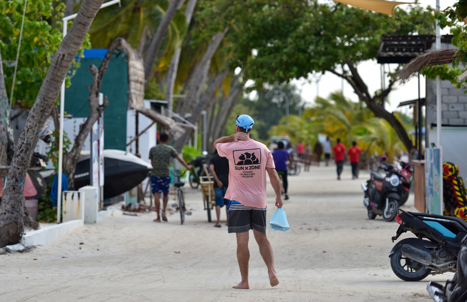 މާފުށީގެ މަގެއް: އެ ރަށުގައި 40 އަށްވުރެ ގިނަ ގެސްޓްހައުސް ހިންގާ.-- ފޮޓޯ: ފަޔާޒު މޫސާ/ މިހާރު