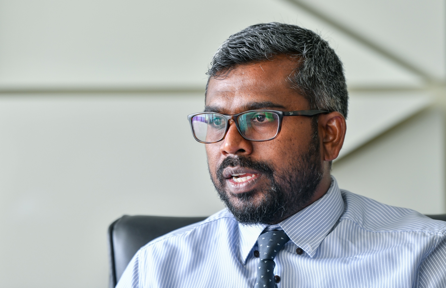 އެޗްޑީސީގެ ޑީއެމްޑީ އާތިފް "މިހާރު" އާ އިއްޔެ ވާހަކަ ދައްކަވަނީ: ހިޔާގެ ޓަވަރުތަކަށް މީހުން ވަދެނުކުތުން ކޮންޓްރޯލް ކުރުމަށް އެންމެ އެކަށީގެންވާ މޮޑެލްއަކާ މެދު ވިސްނަވަމުން ގެންދަވާ ކަމަށް ވިދާޅުވި.---ފޮޓޯ: ފަޔާޒު މޫސާ/ މިހާރު